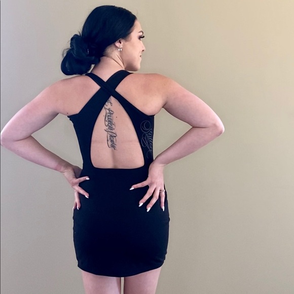 XS black and backless mini dress - Picture 3 of 3